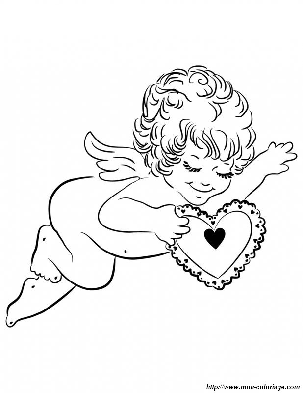 Un joli petit ange avec un petit coeur