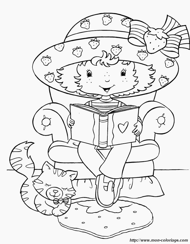 charlotte aux fraises lit avec son chat